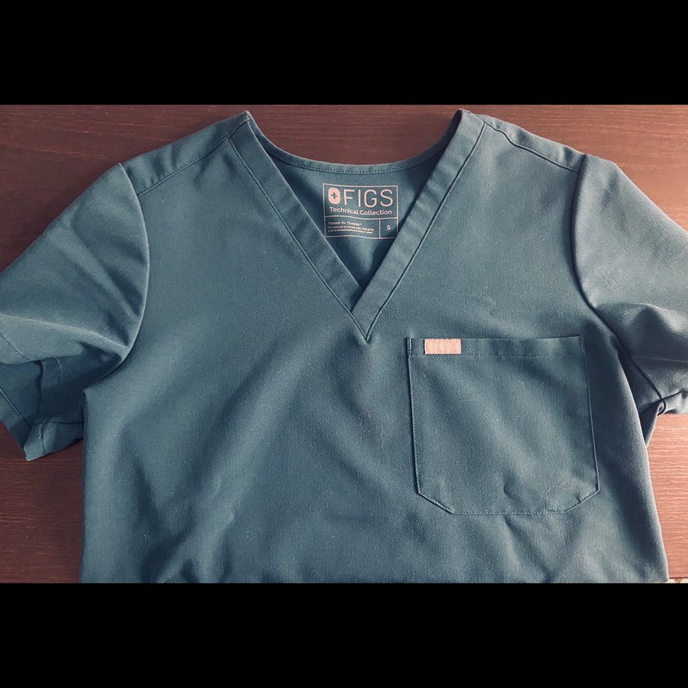 Figs Small Caribbean Blue Scrub top